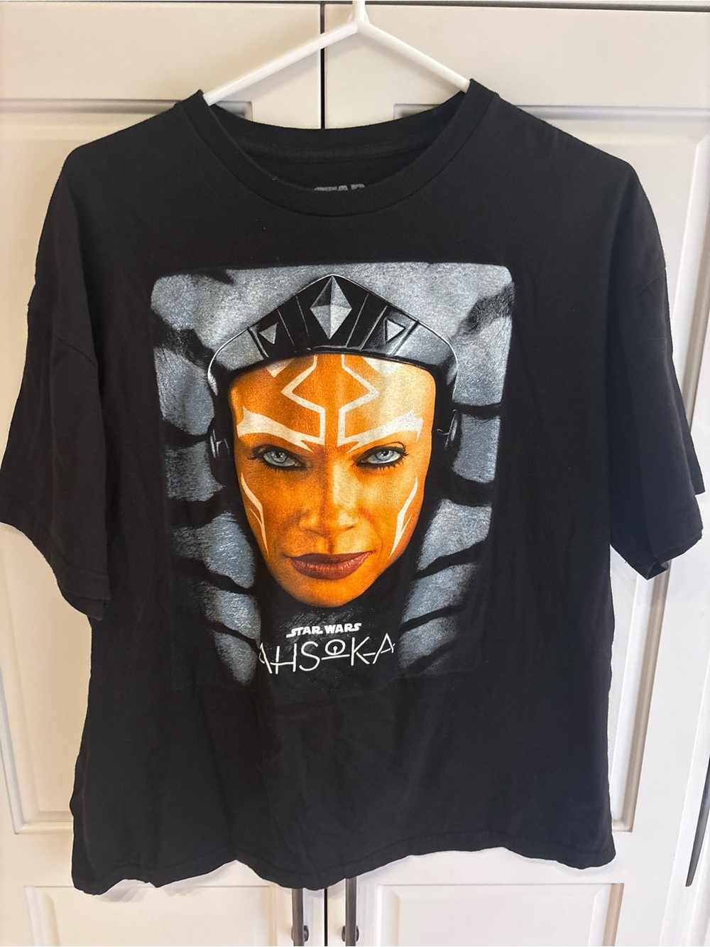 Star Wars Ahsoka Graphic Tee - Black with Orange Face Print xl